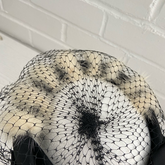 Classic Vintage Elegant Black With Cream Fox Fur Veil Halo Crown Fascinator Hat - Picture 5 of 10